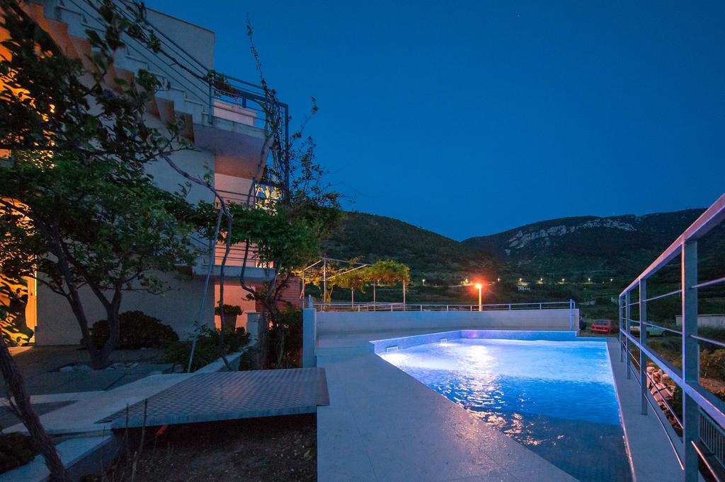 Apartments Zambarlin Komiža Exterior foto