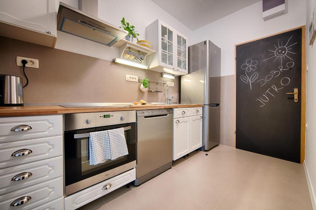 Apartments Zambarlin Komiža Habitación foto
